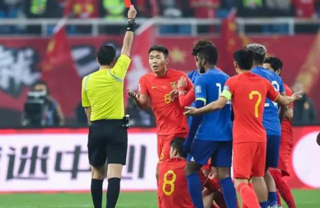社区互动-FIFA取消36强单张黄牌 国足9人首战日本不存顾虑